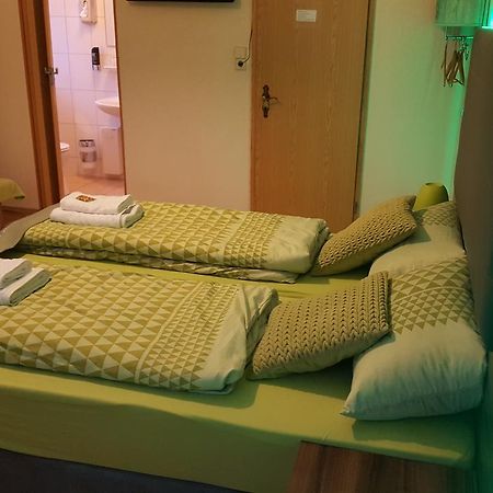 Kansakar Hotel Kaiserslautern Kültér fotó